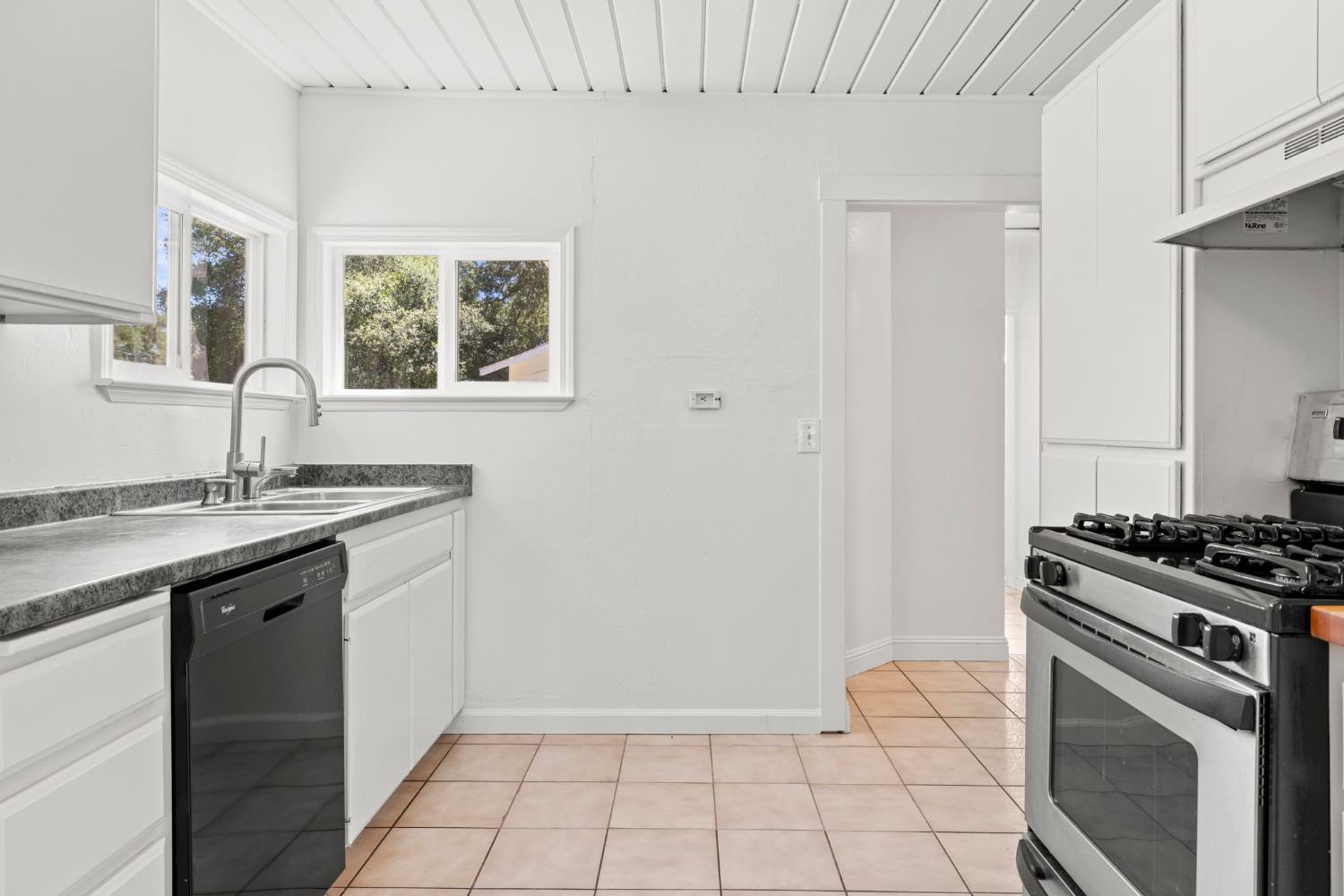 4390 Panorama Drive