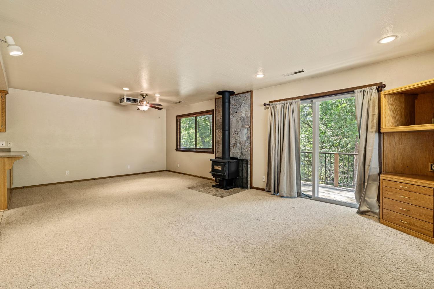 899 Holly Way