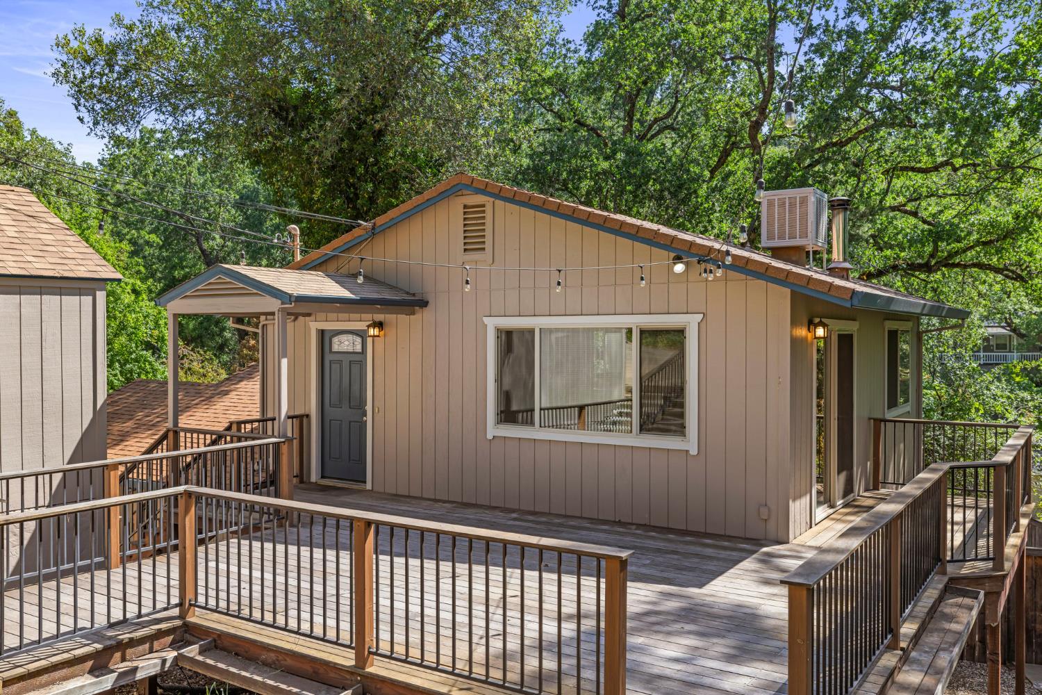 899 Holly Way