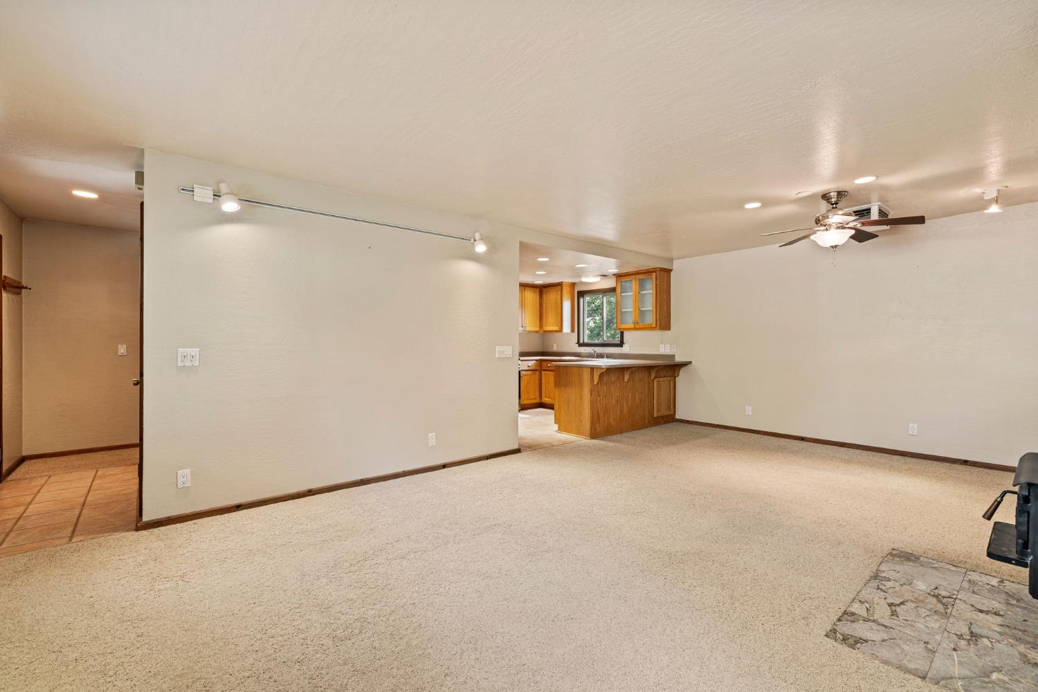 899 Holly Way