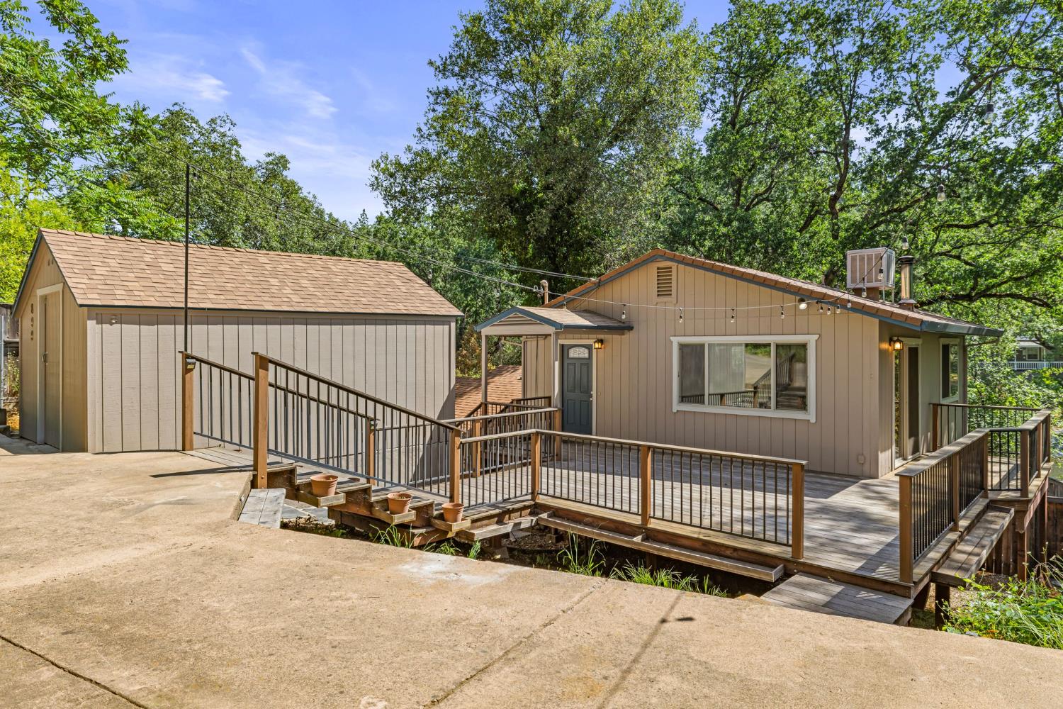 899 Holly Way