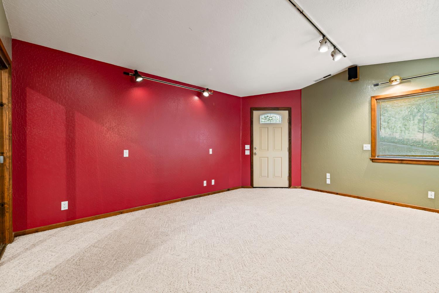 899 Holly Way