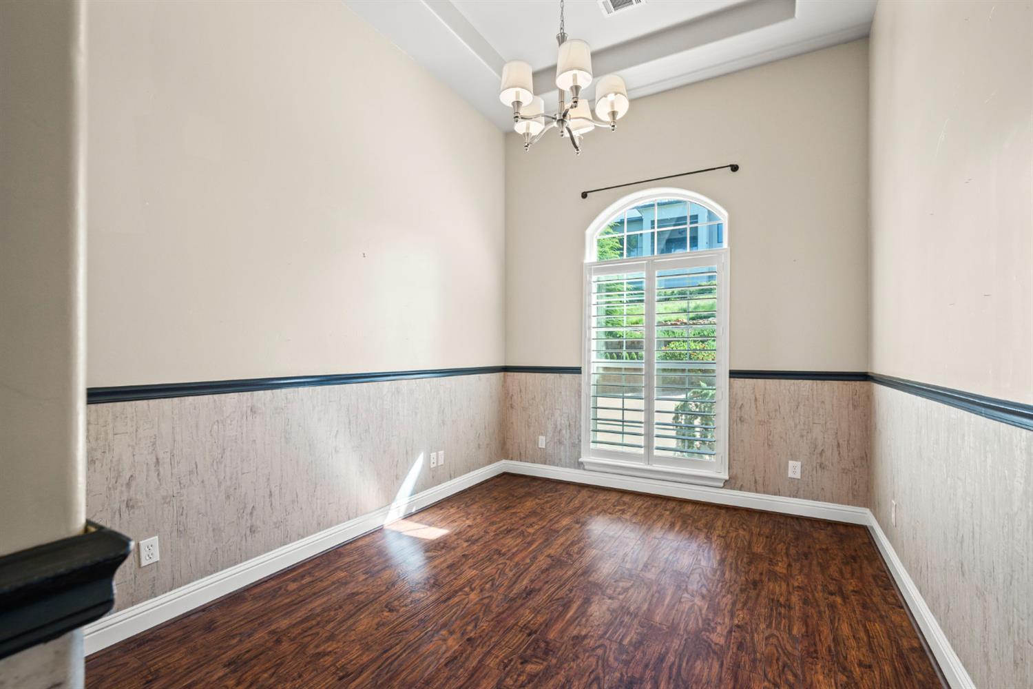 6439 Caddie Court