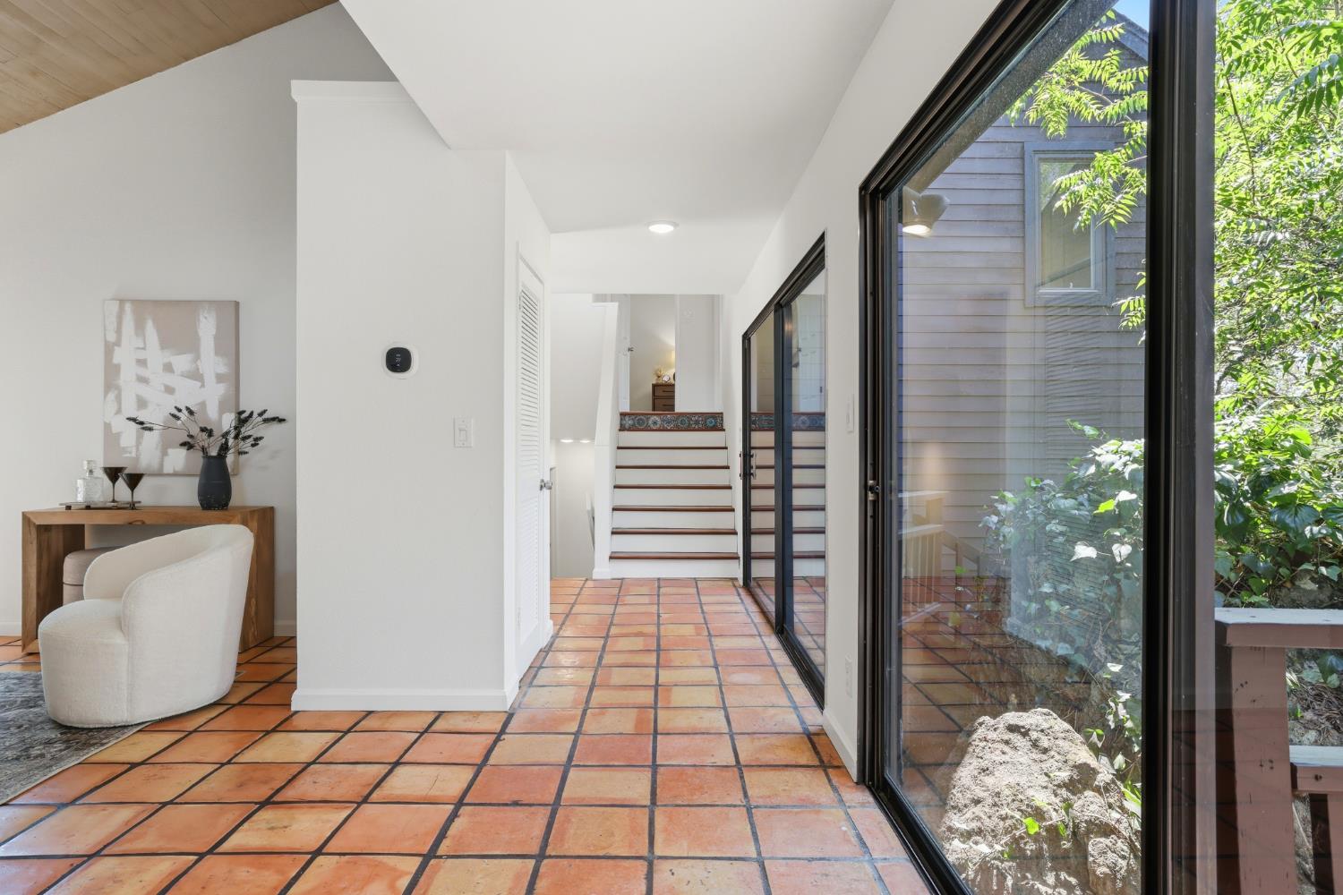 2873 King Edward Drive