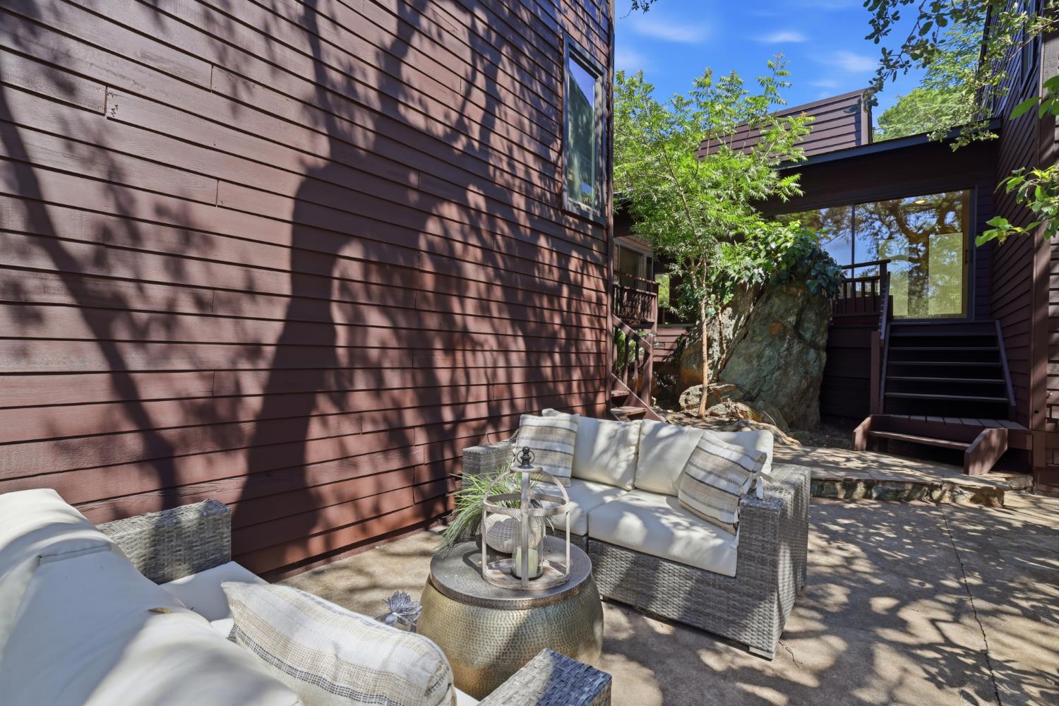 2873 King Edward Drive