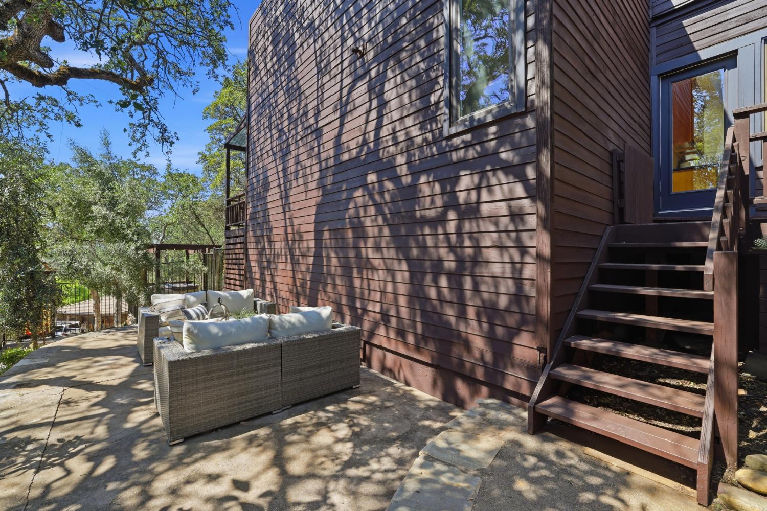 2873 King Edward Drive