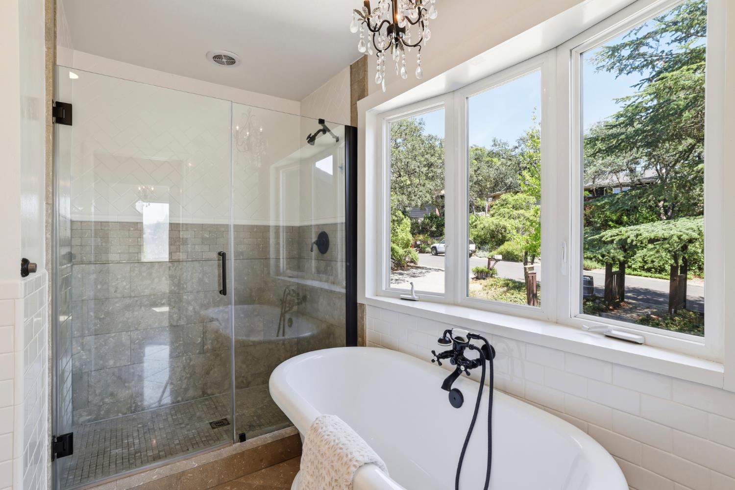 2873 King Edward Drive