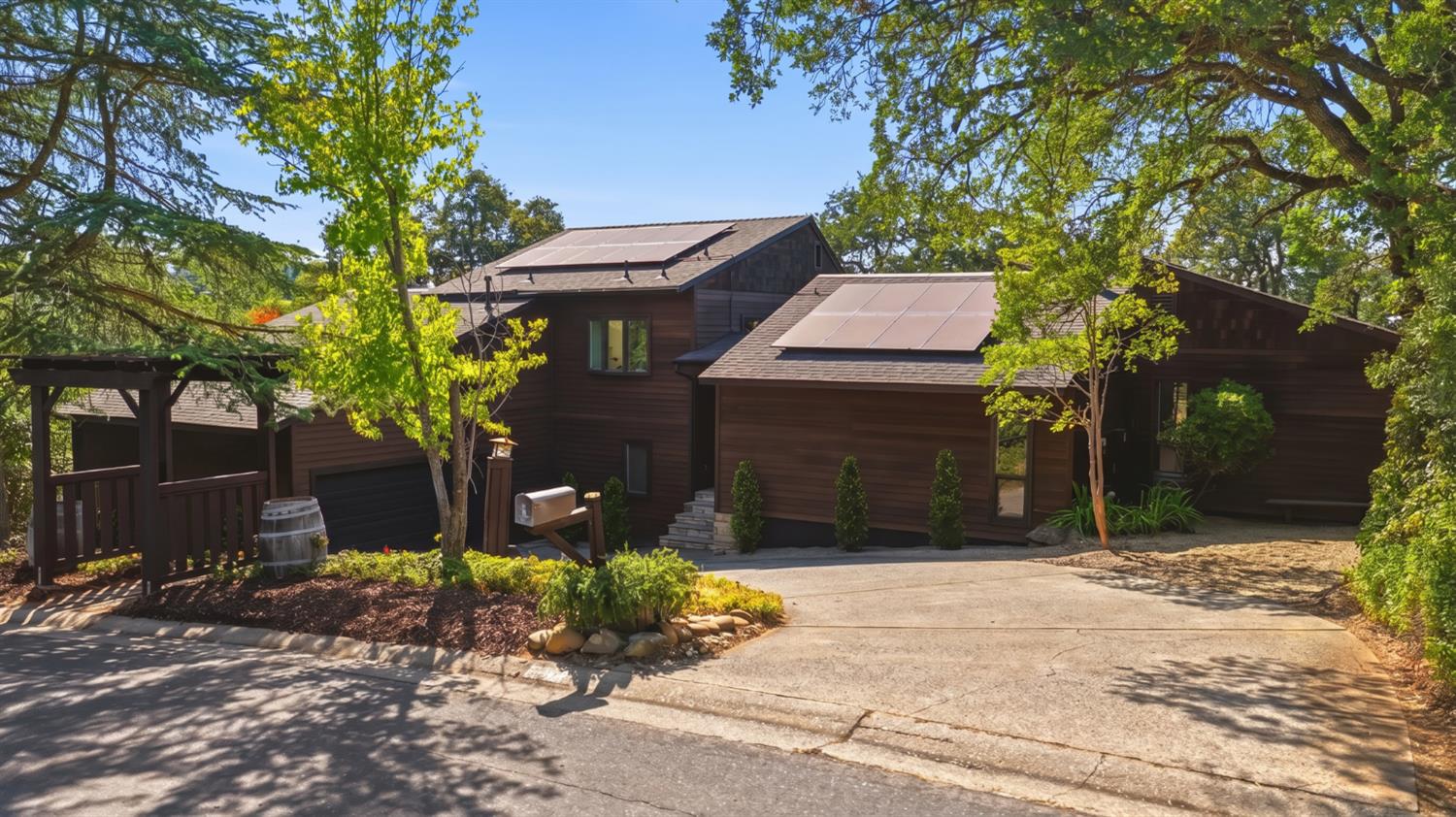 2873 King Edward Drive