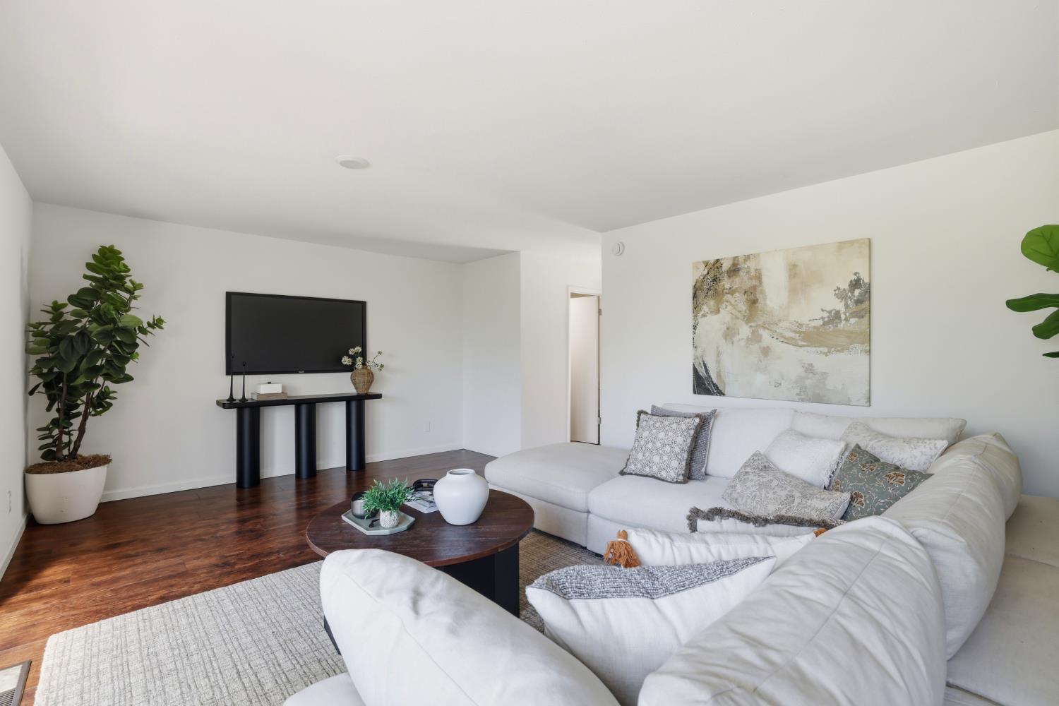 2873 King Edward Drive