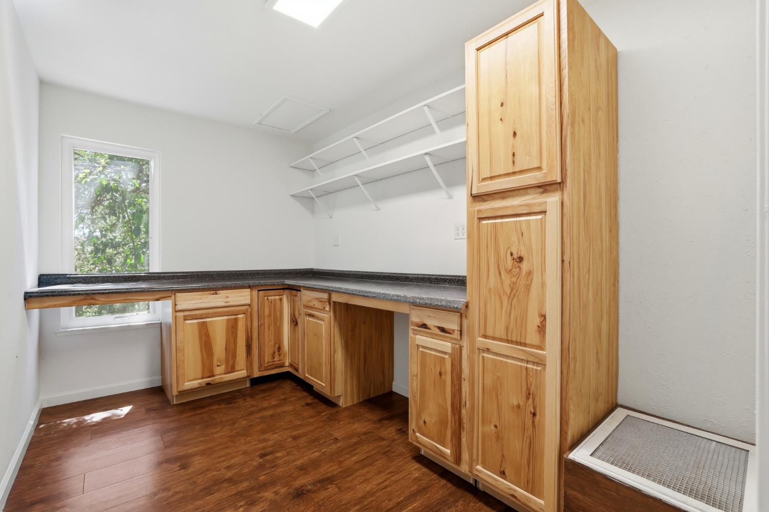 2873 King Edward Drive