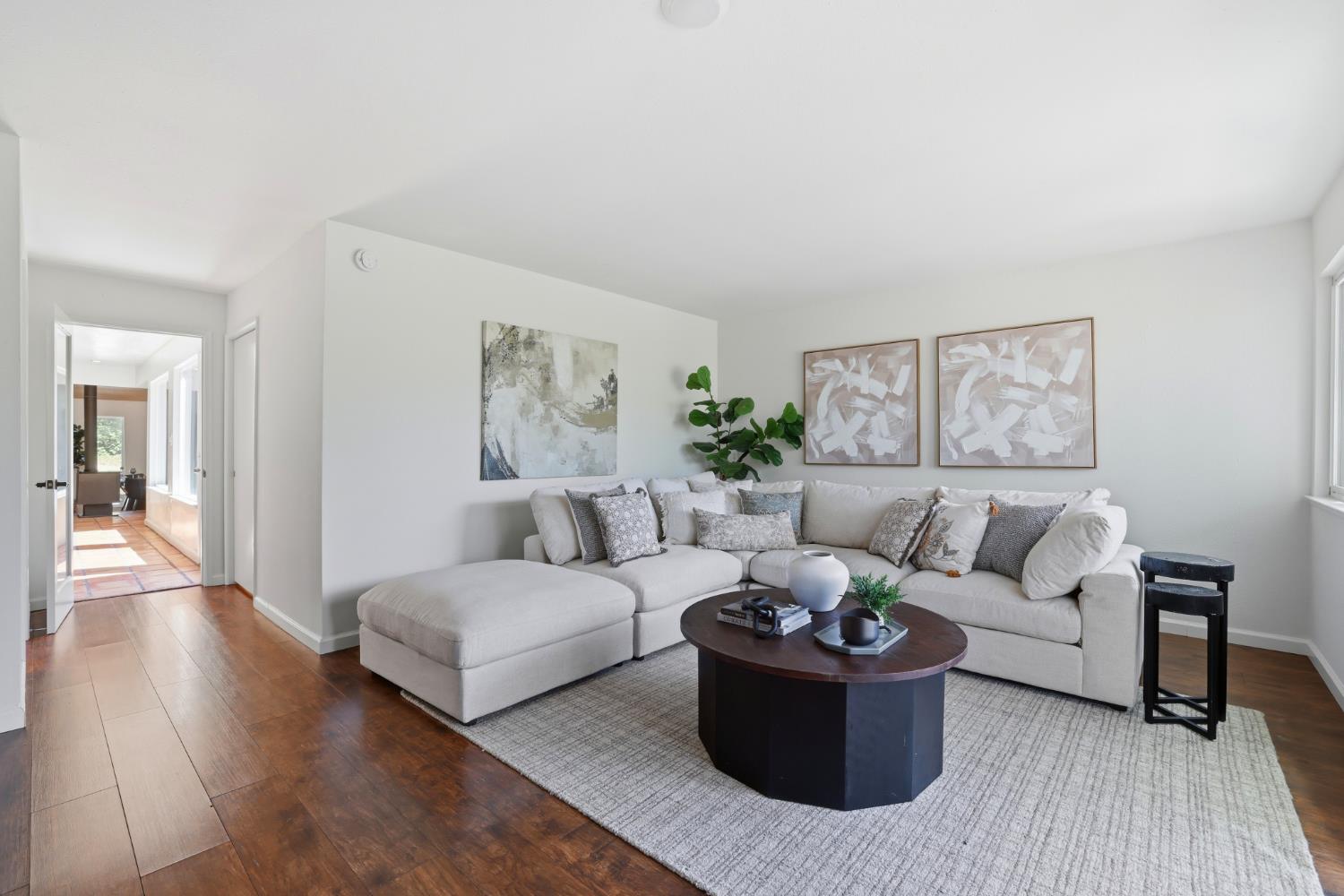2873 King Edward Drive