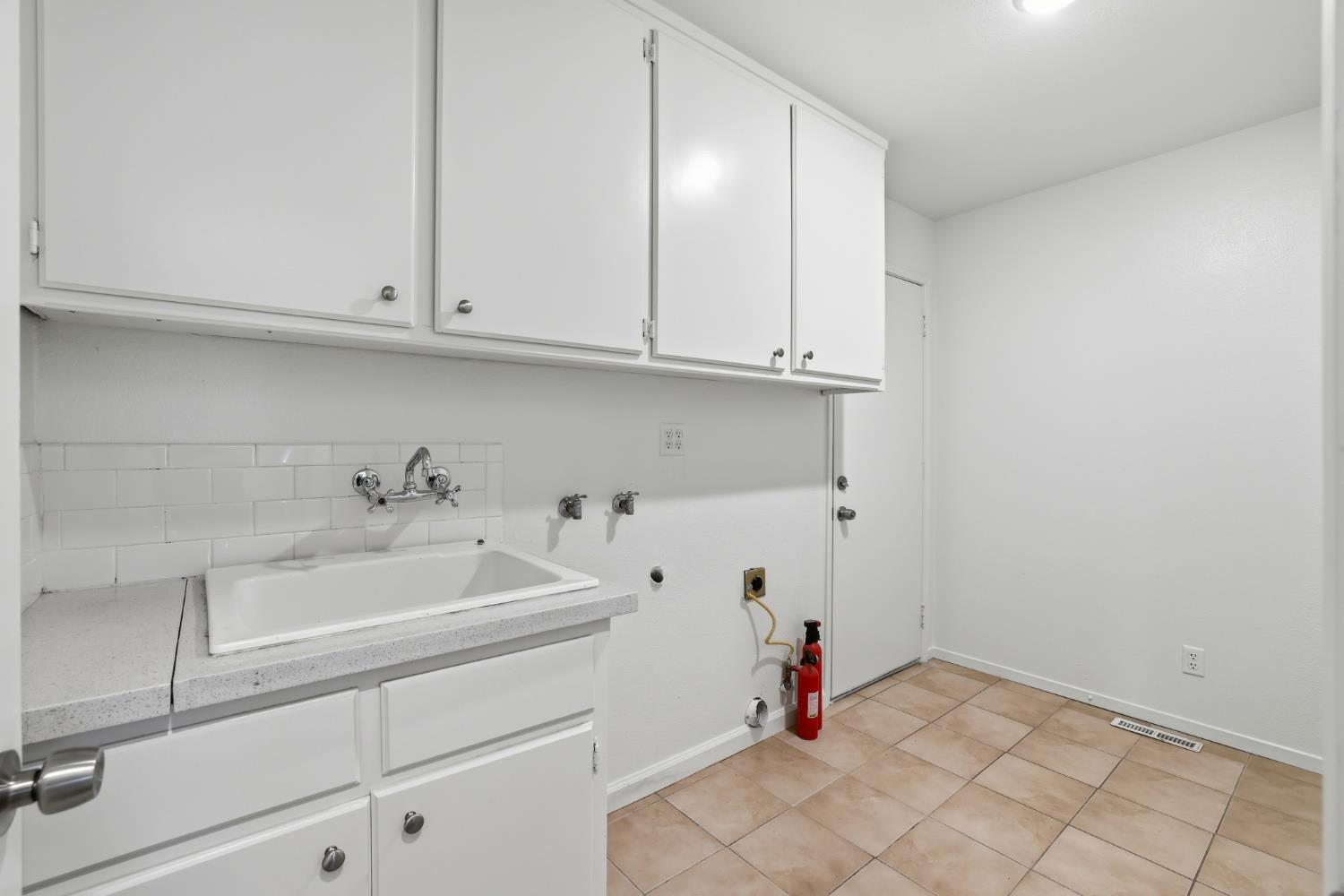 2873 King Edward Drive