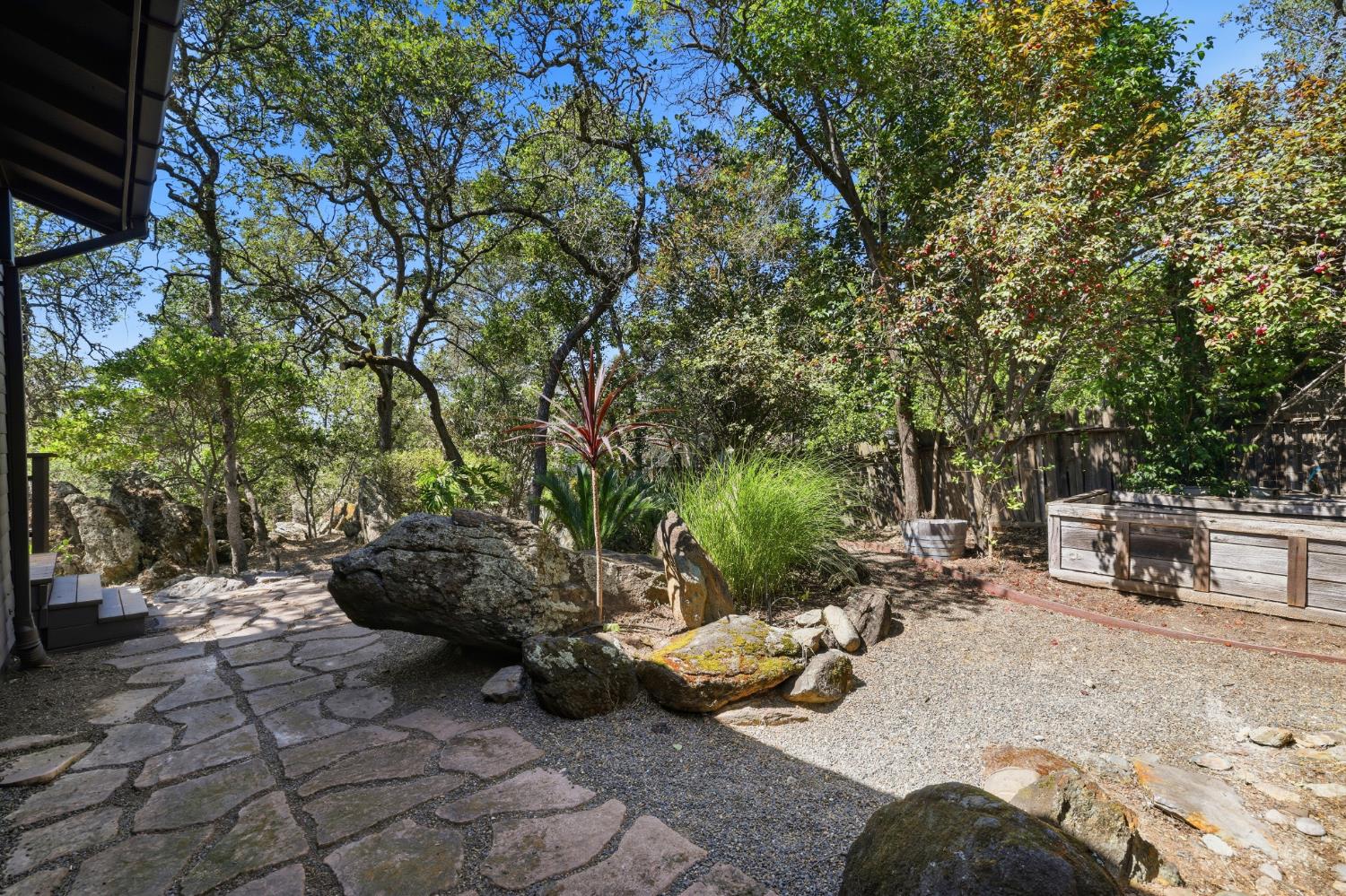 2873 King Edward Drive