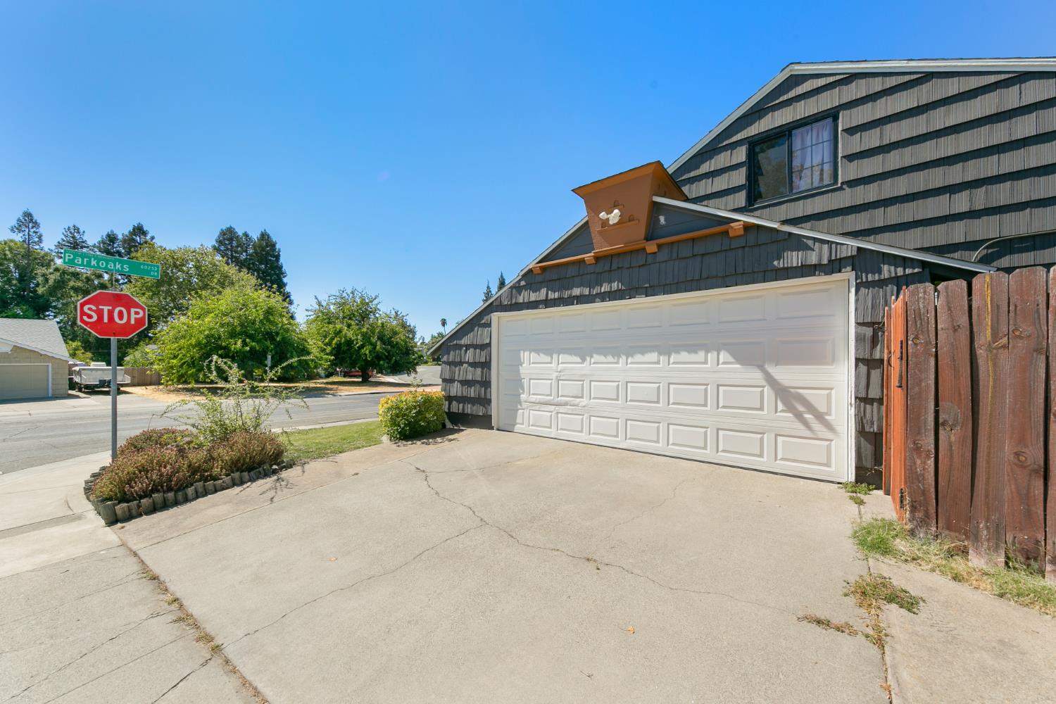 6030 Parkoaks Drive