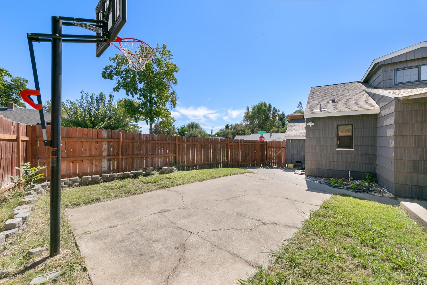 6030 Parkoaks Drive