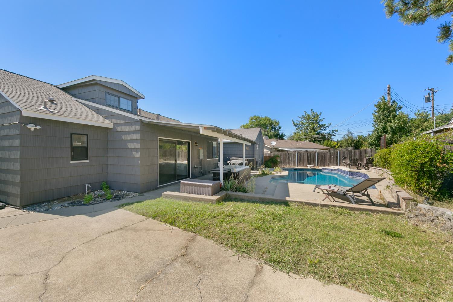 6030 Parkoaks Drive