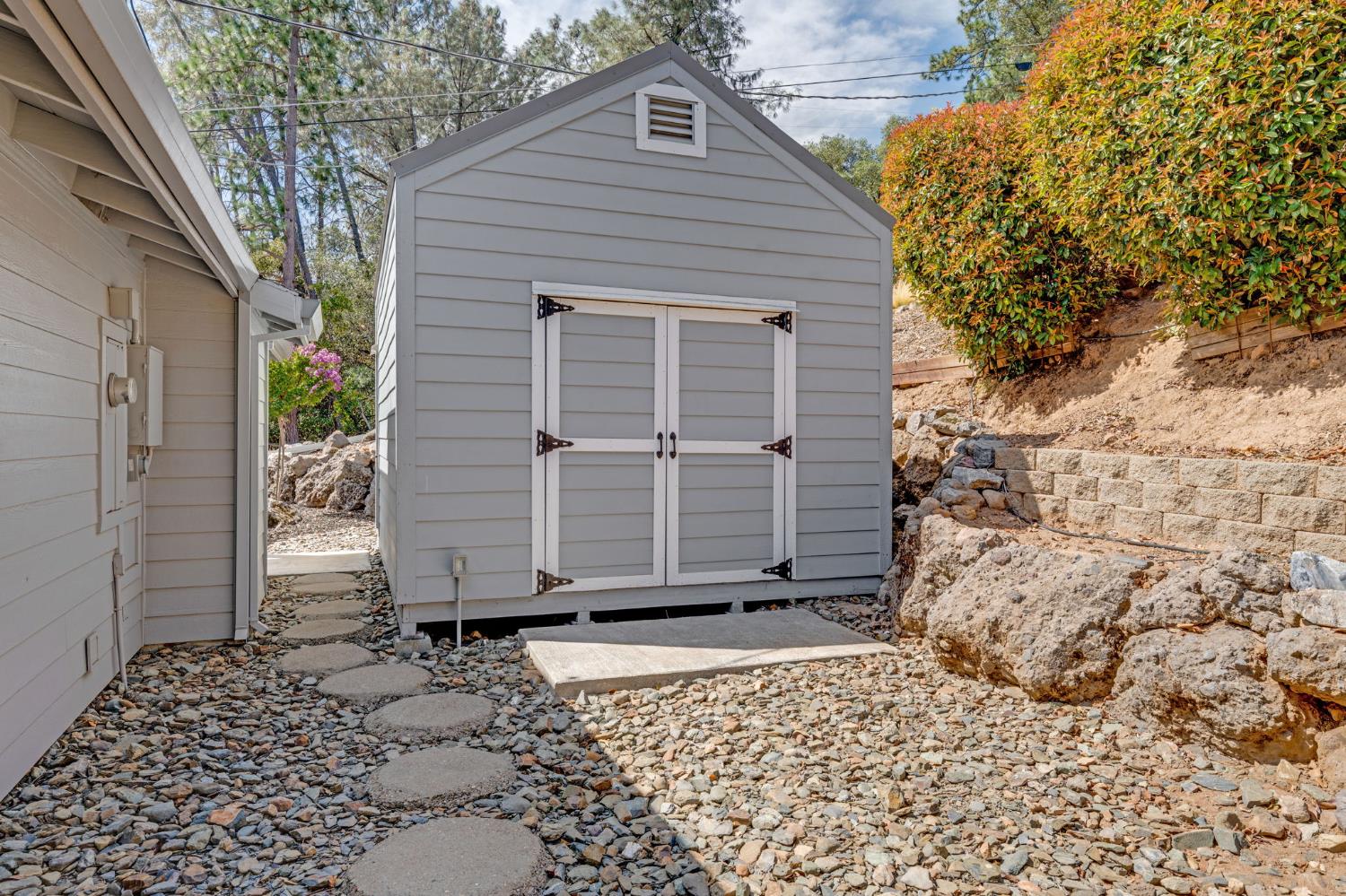 1715 Karen Way