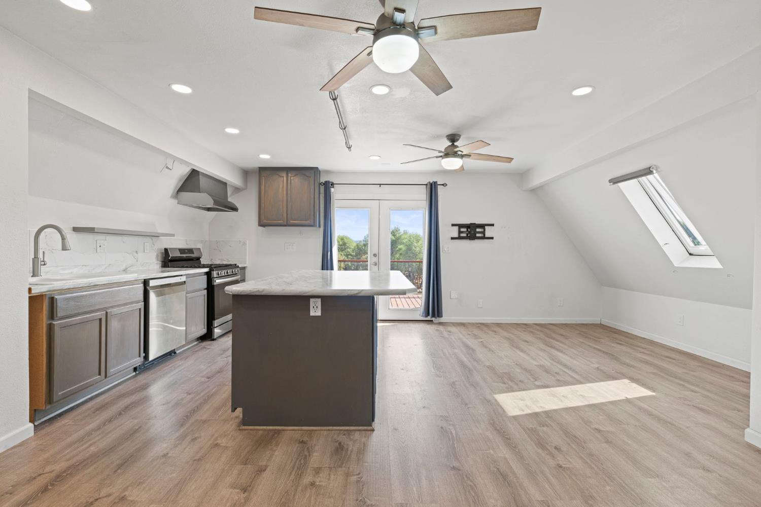 1206 Los Robles Road