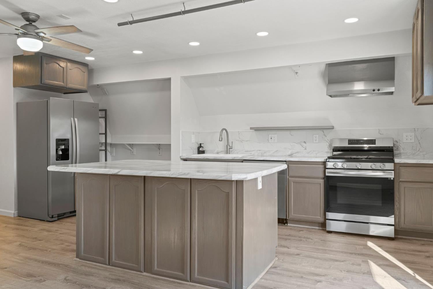 1206 Los Robles Road