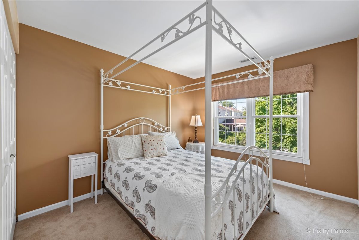 328 W Harvard Circle