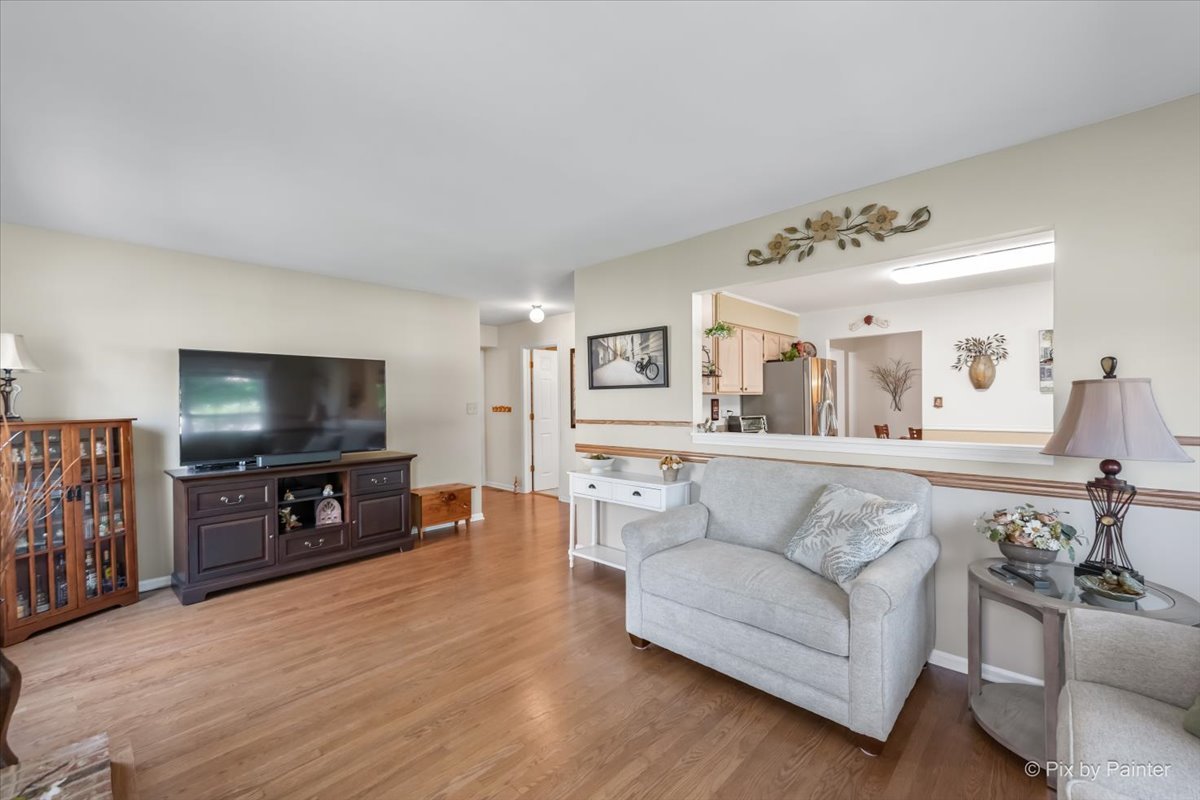 328 W Harvard Circle