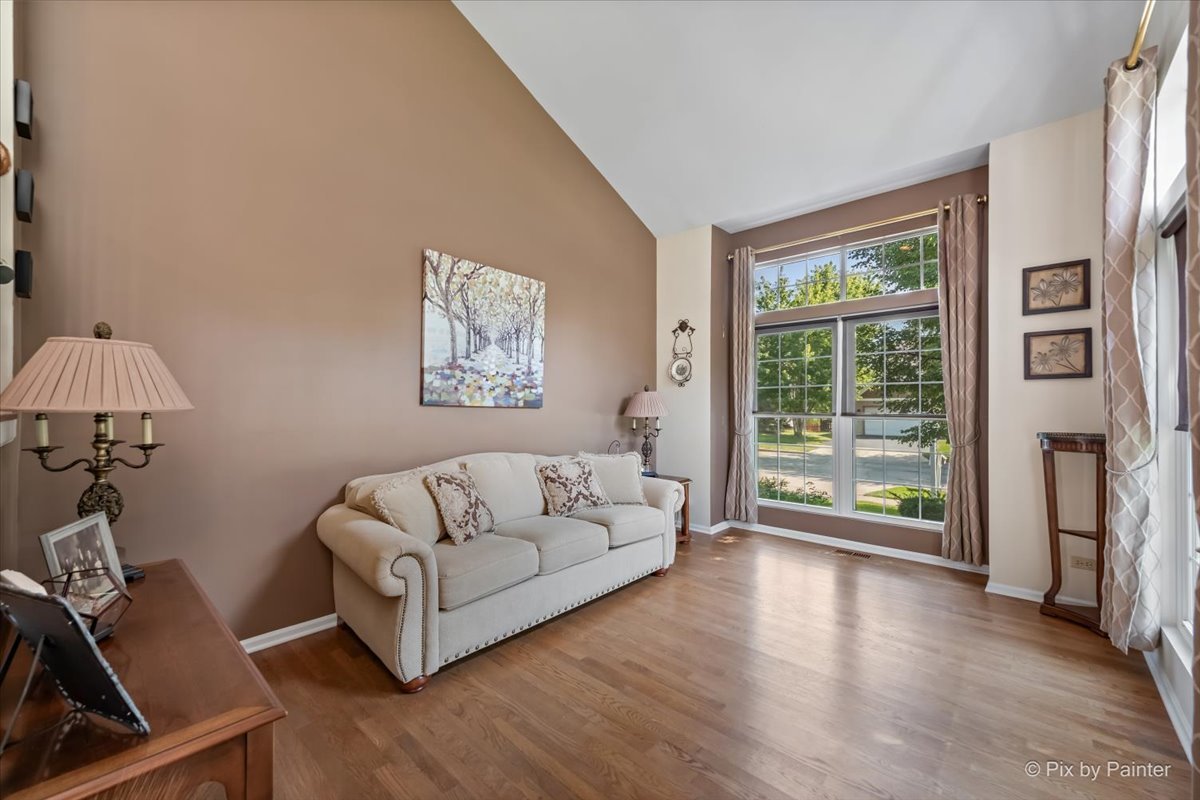 328 W Harvard Circle