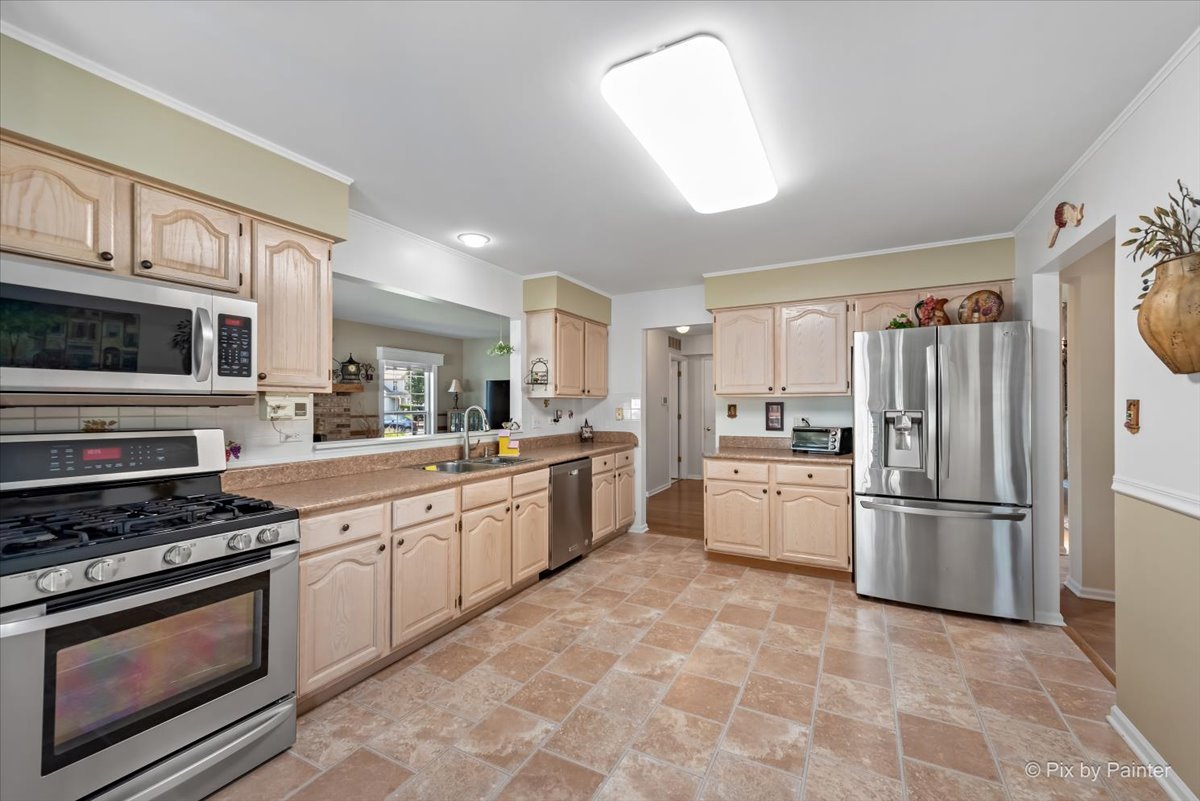 328 W Harvard Circle