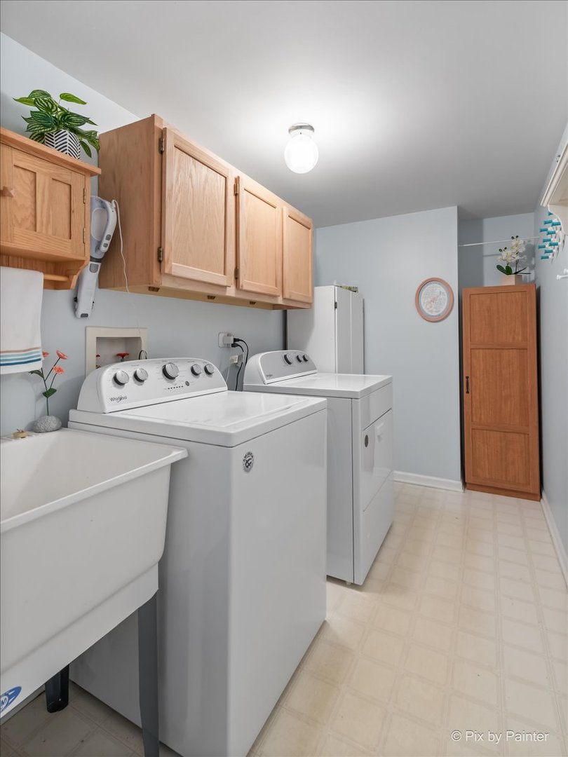 328 W Harvard Circle