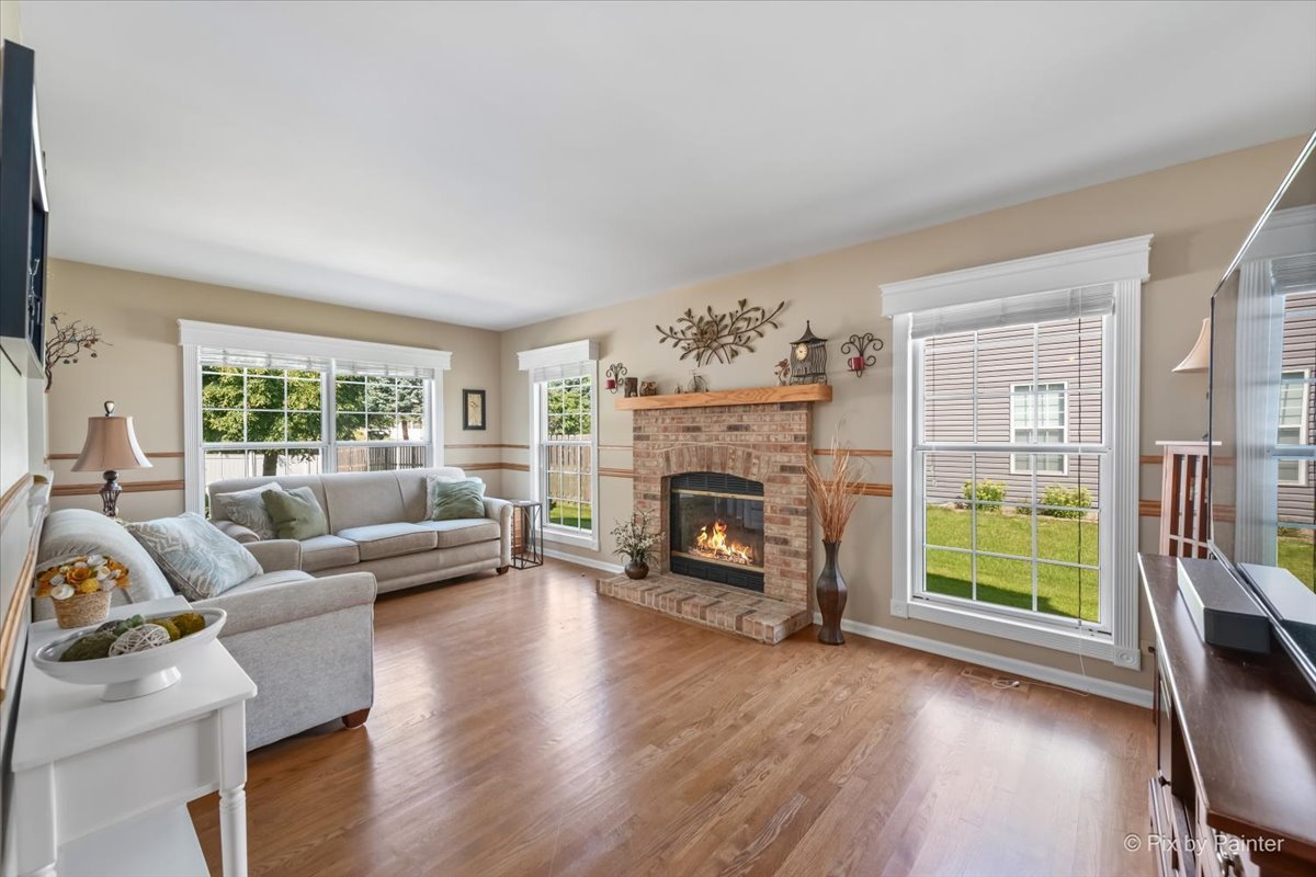 328 W Harvard Circle