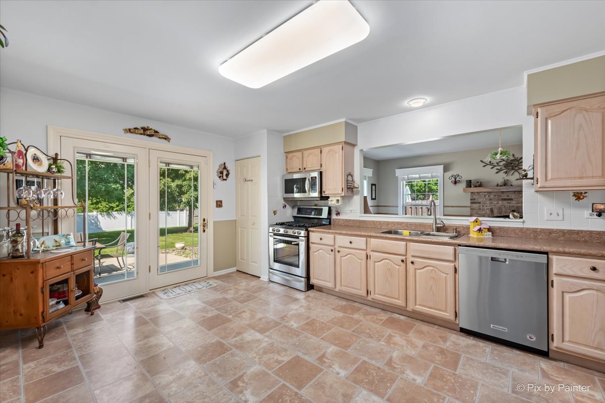 328 W Harvard Circle