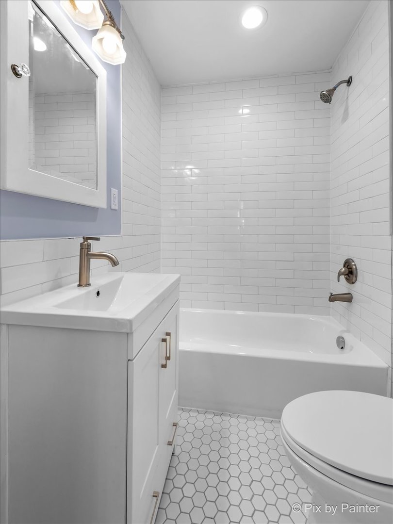 335 W Riverside Drive