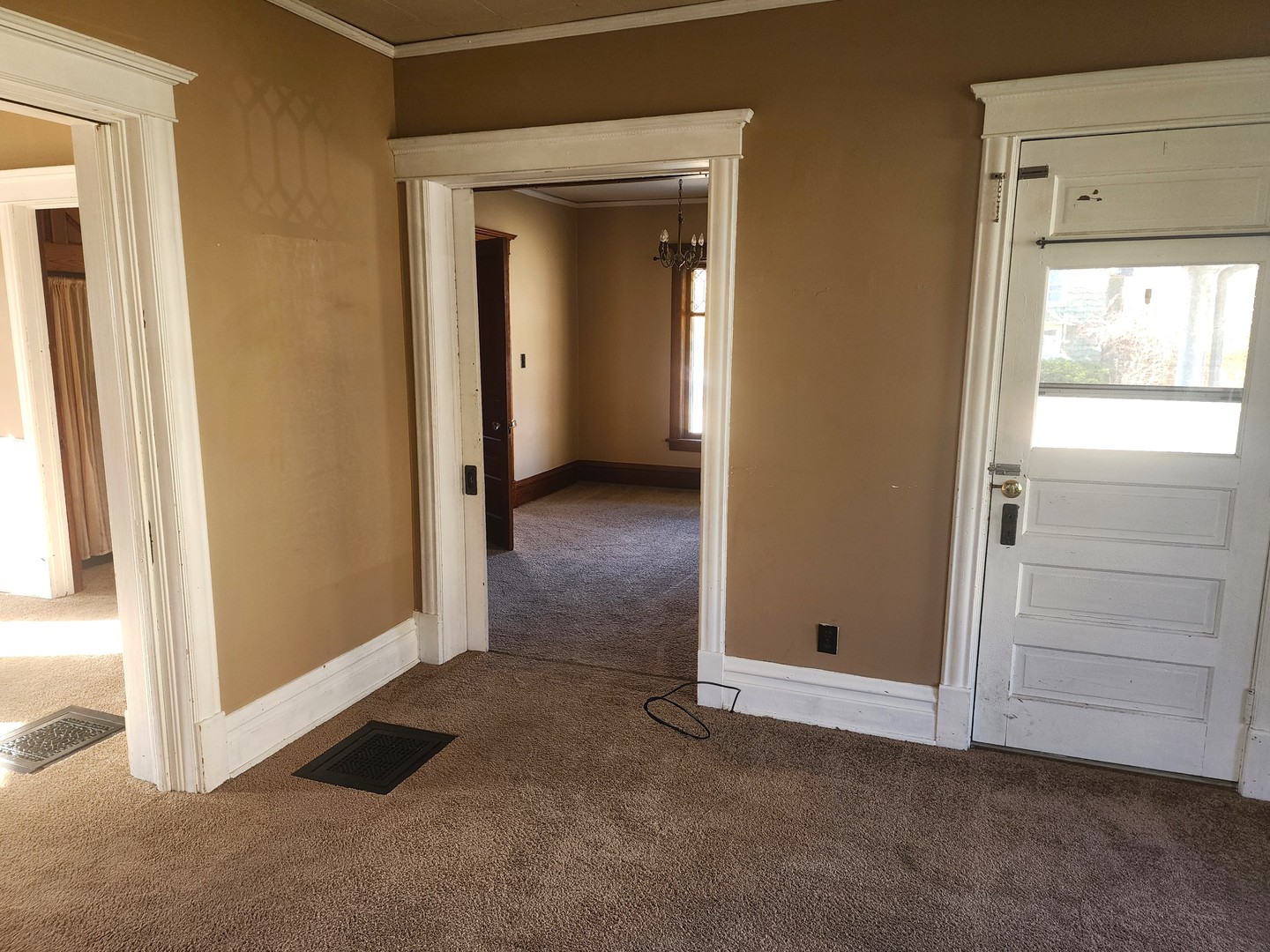 17 S McHenry Avenue