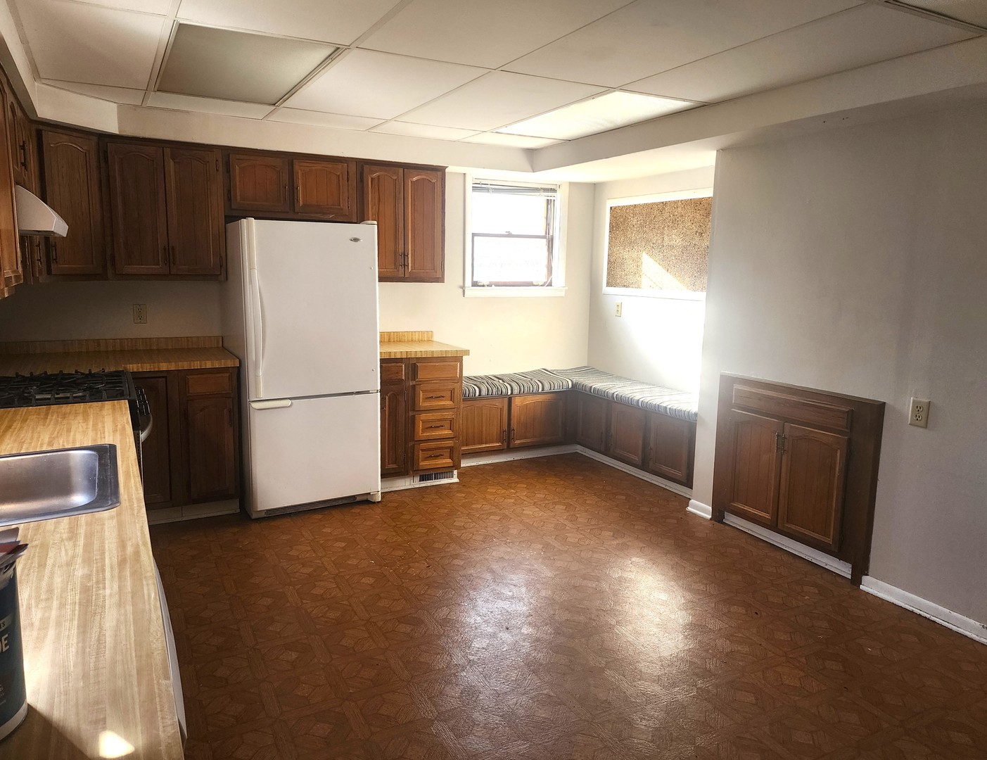 17 S McHenry Avenue