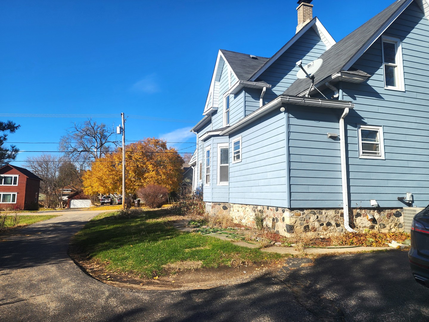 17 S McHenry Avenue