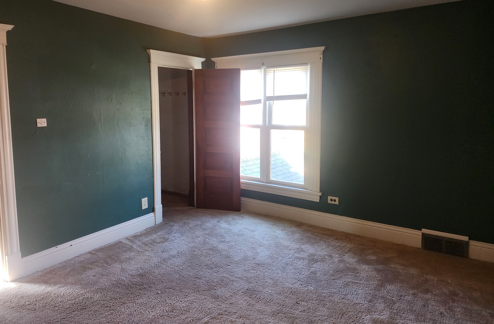 17 S McHenry Avenue