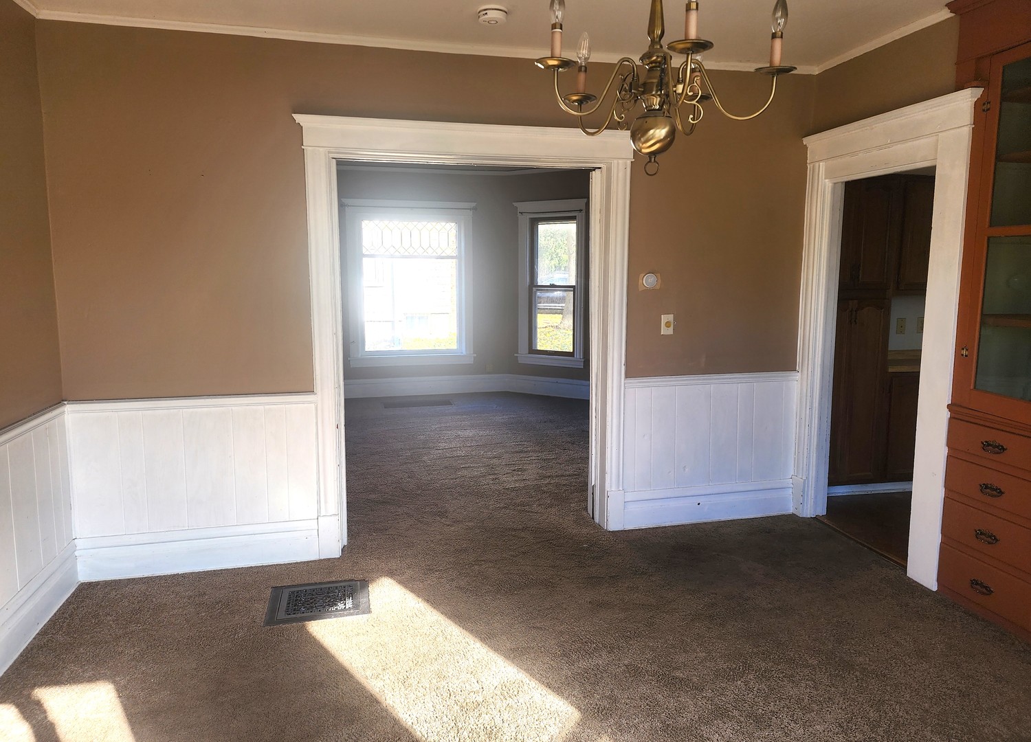 17 S McHenry Avenue