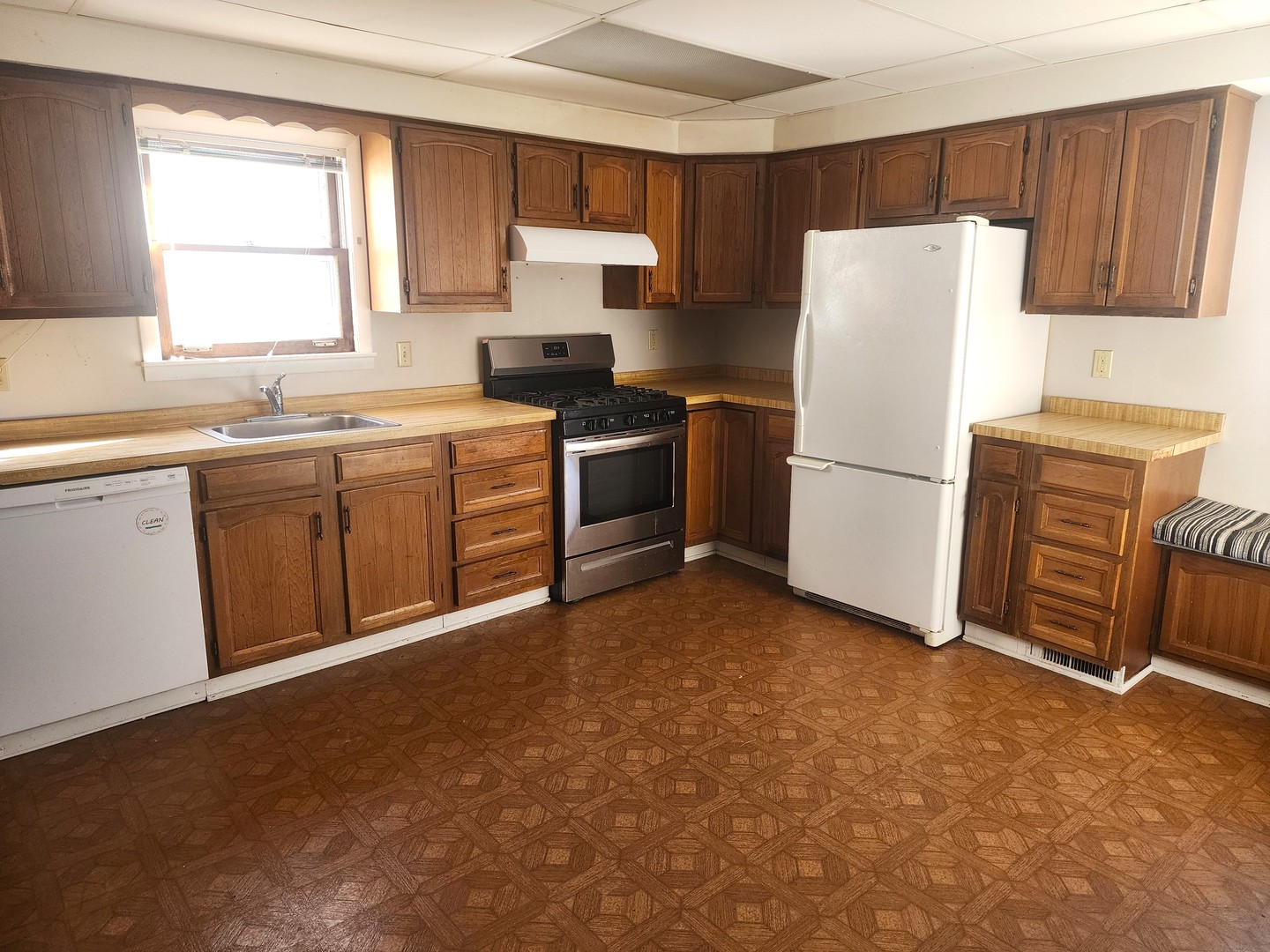 17 S McHenry Avenue