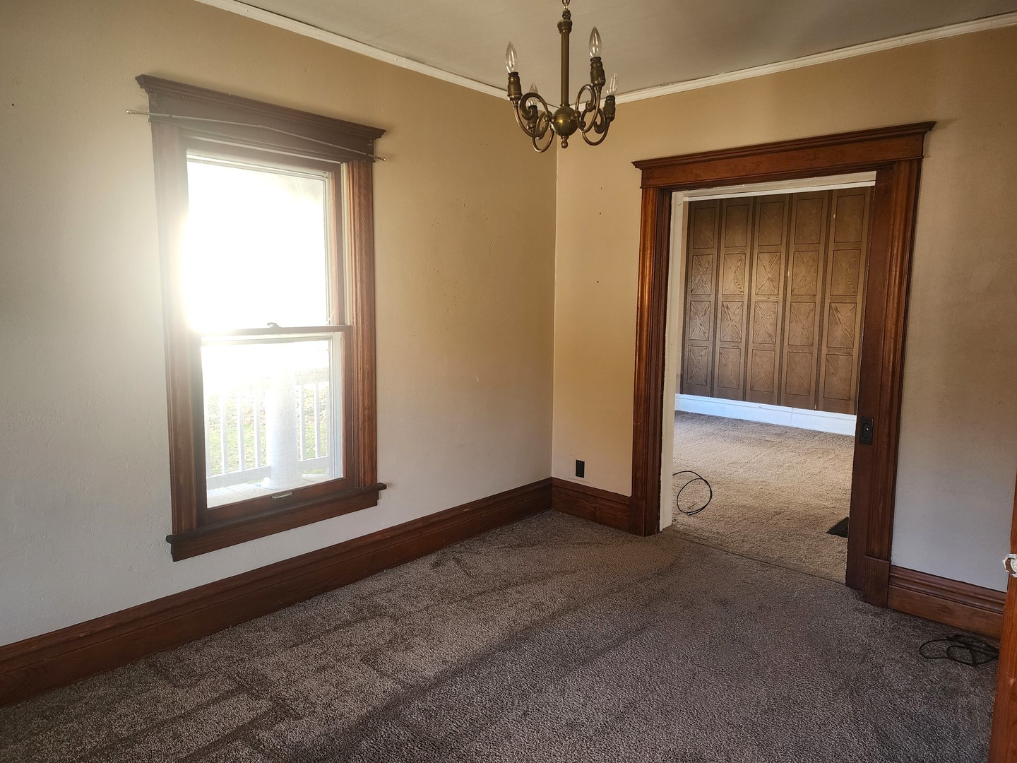 17 S McHenry Avenue