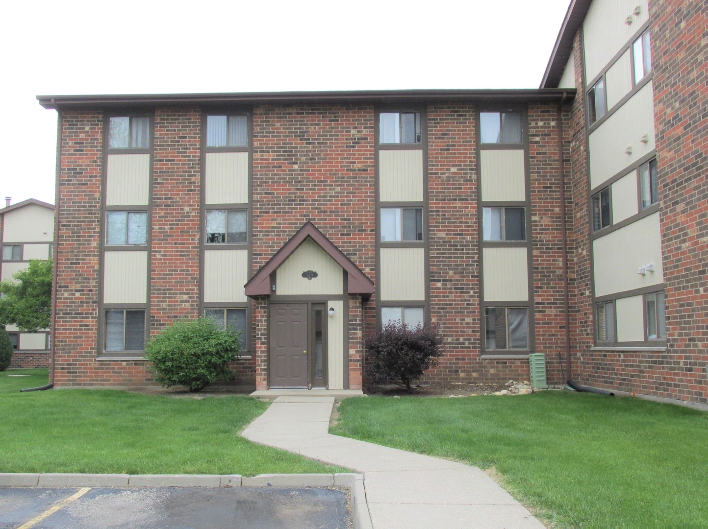 429 Berkshire Drive Unit: 11