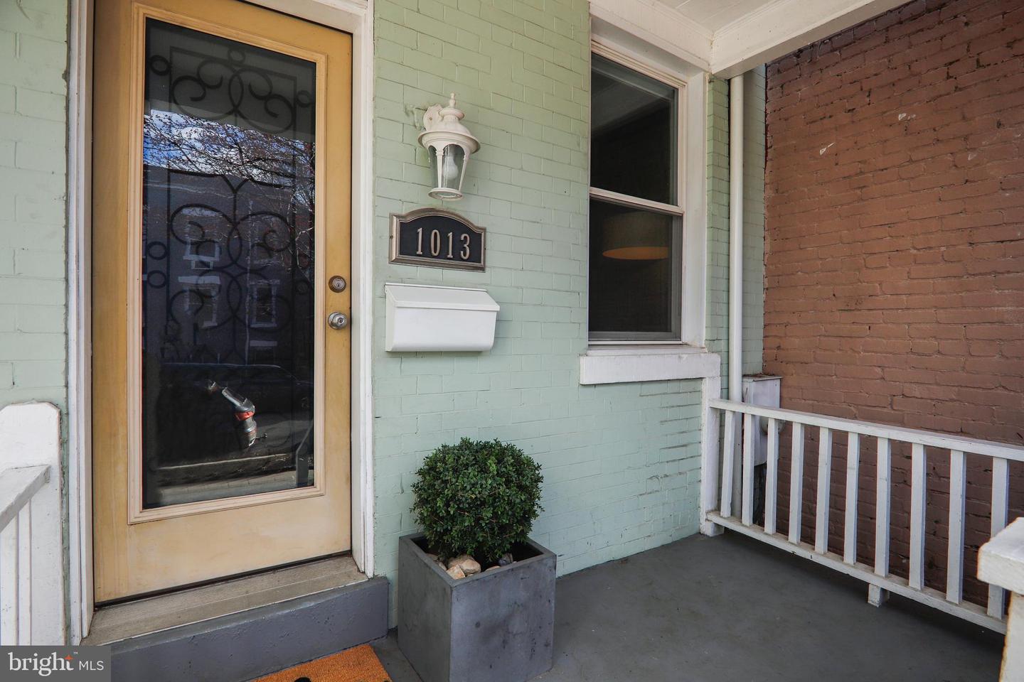 1013 Fairmont St NW