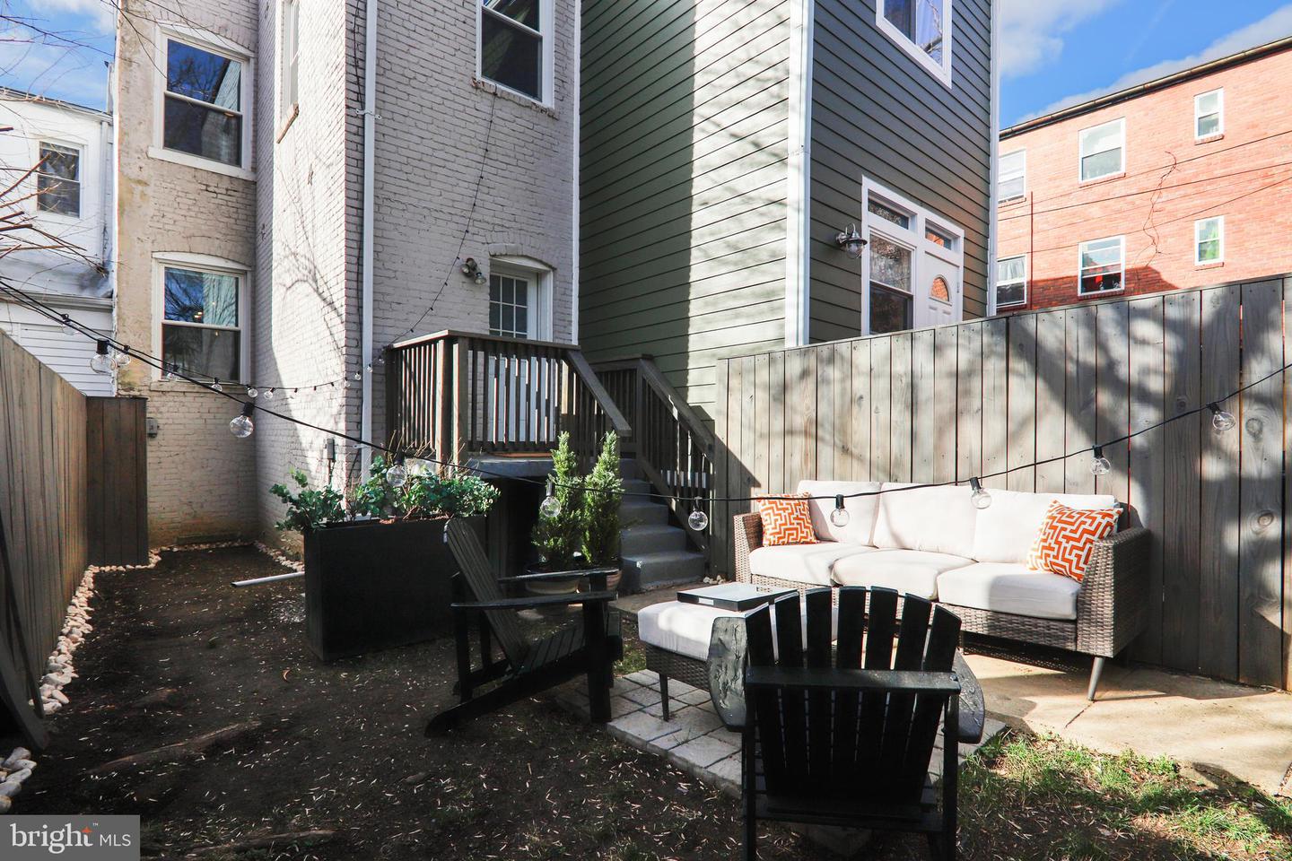 1013 Fairmont St NW
