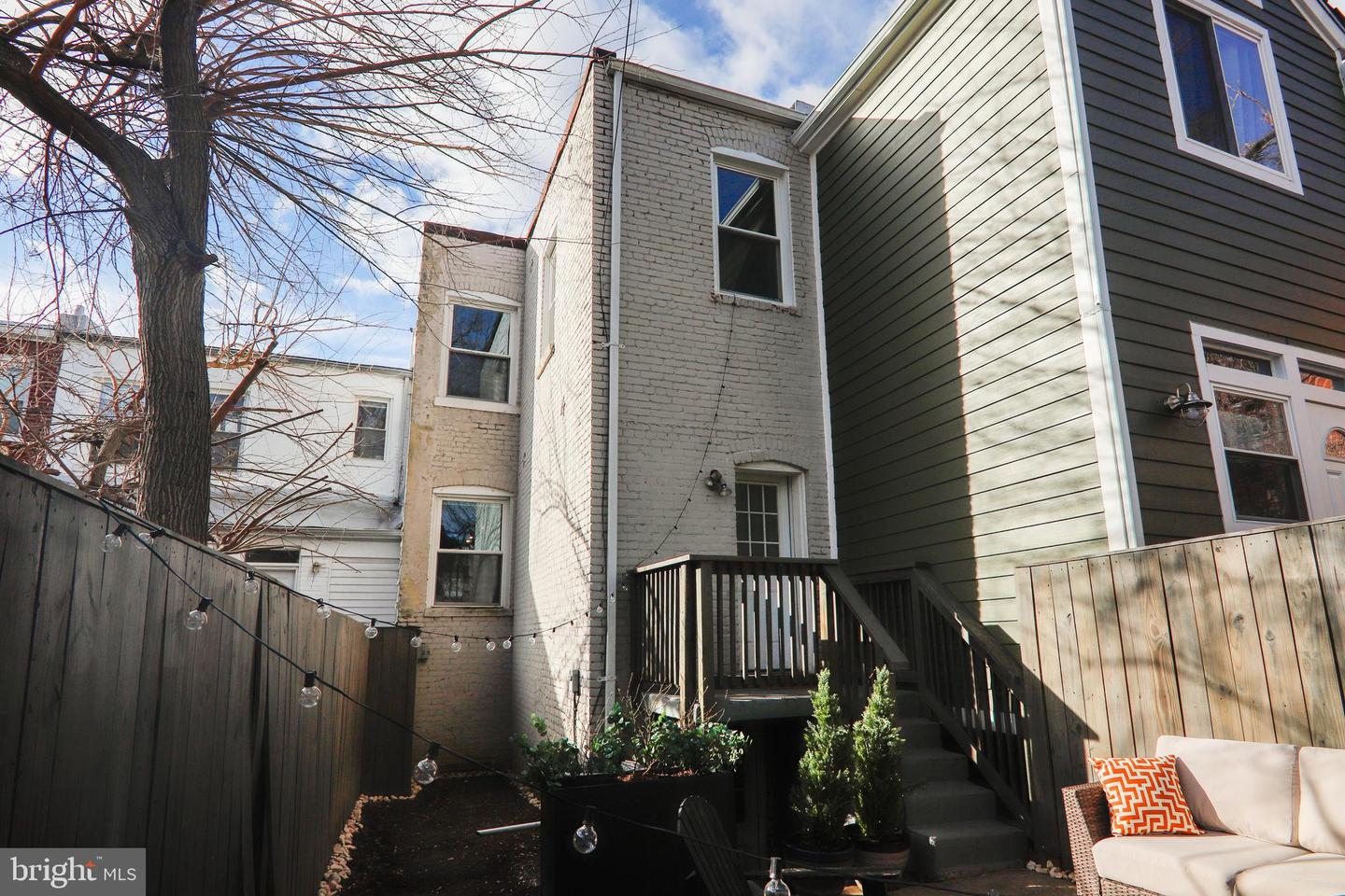 1013 Fairmont St NW