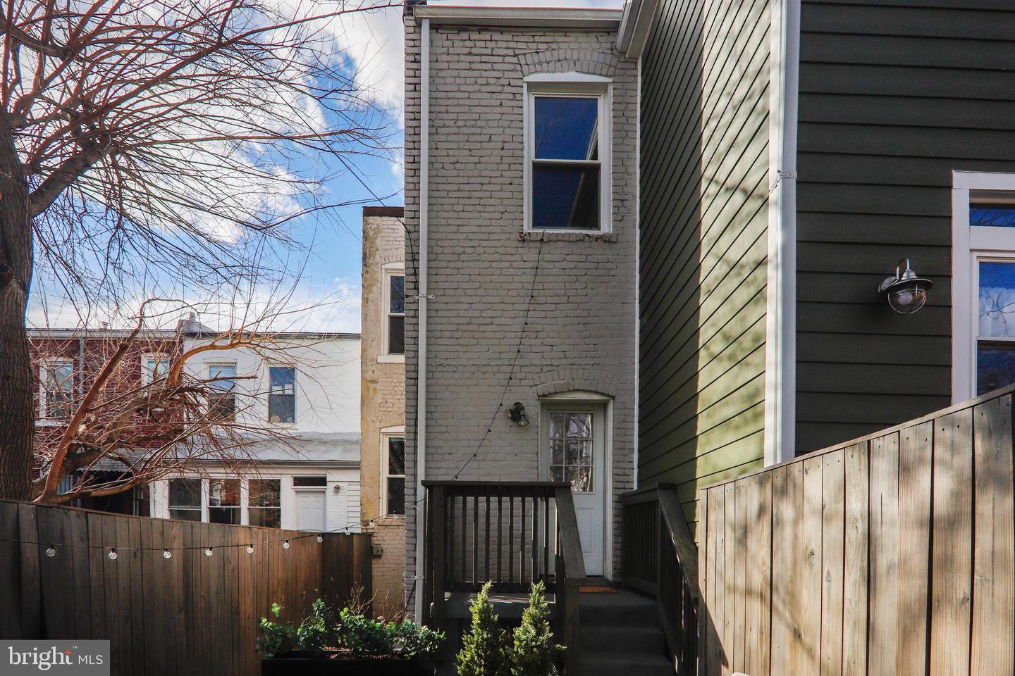 1013 Fairmont St NW