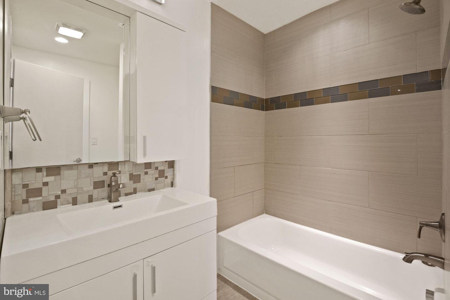 1355 Oak St NW #2