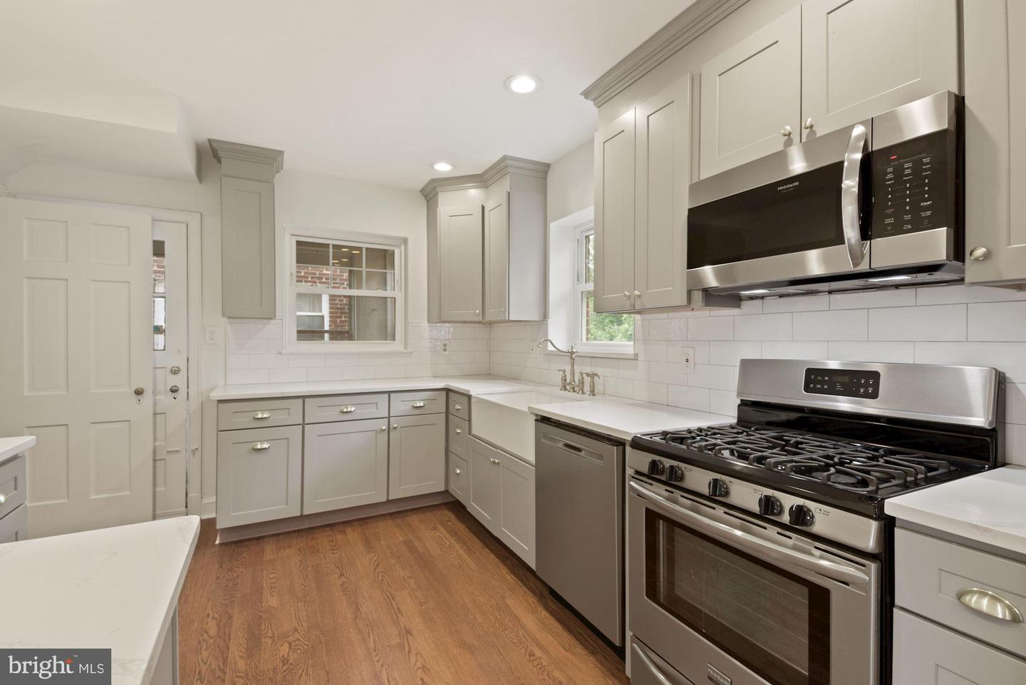 3151 Westover Dr SE