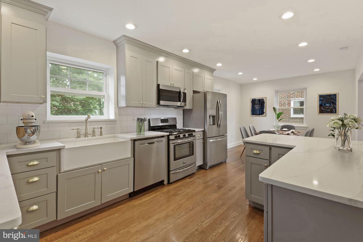 3151 Westover Dr SE