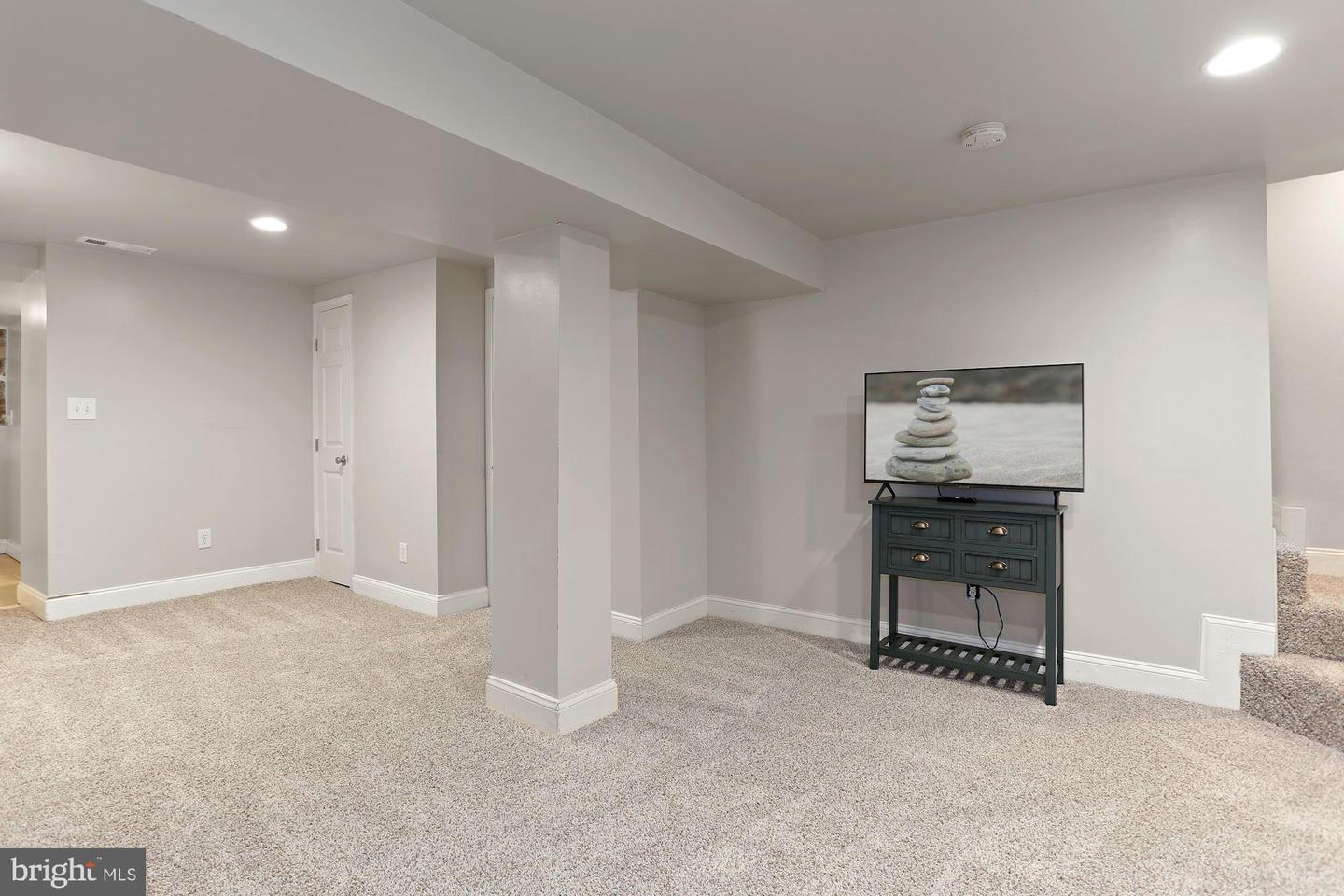 3122 Newton St NE