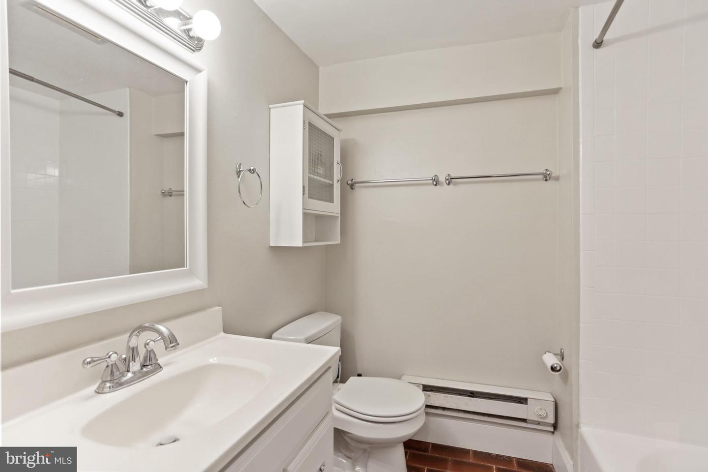 309 4th St SE #1