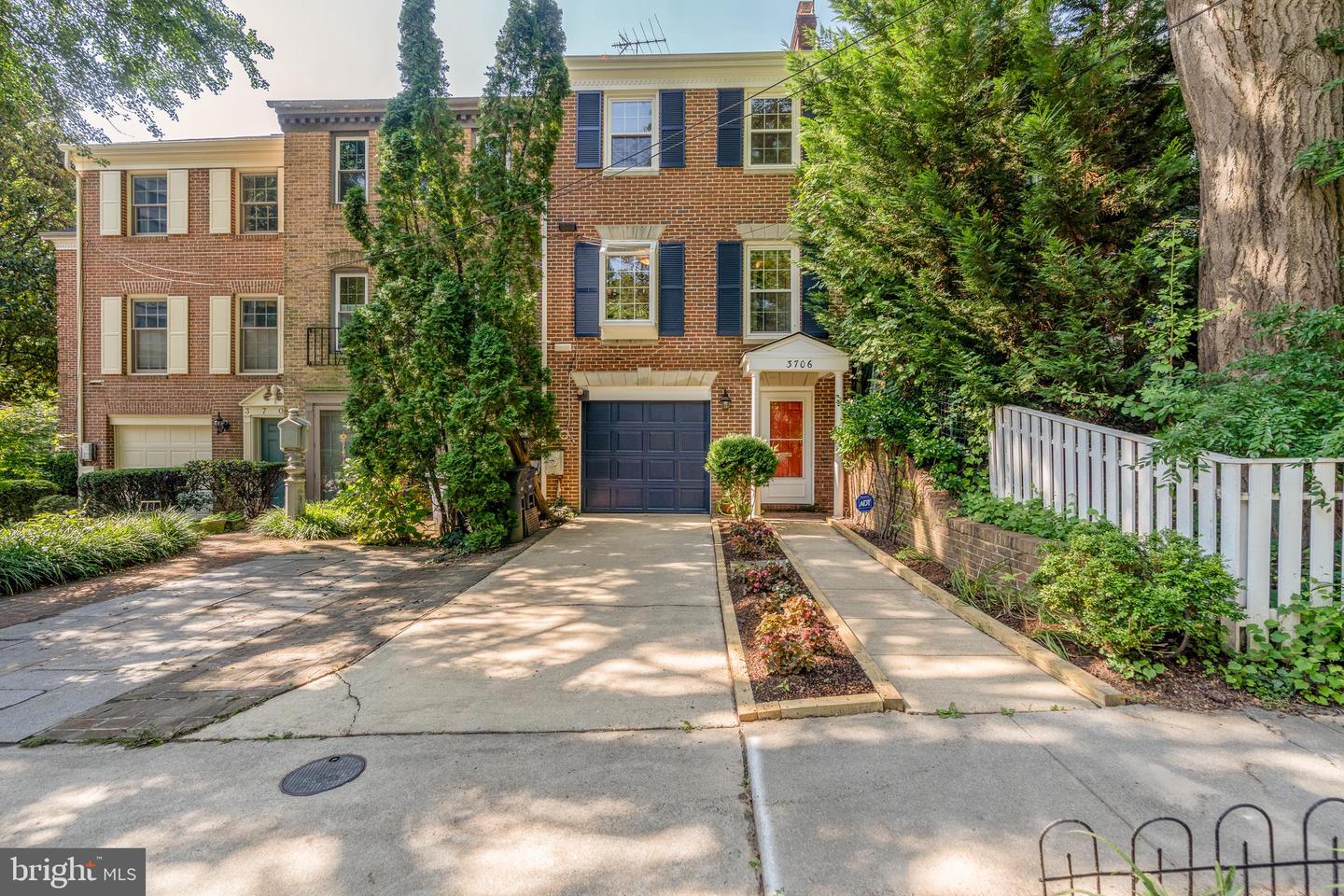 3706 Huntington St NW