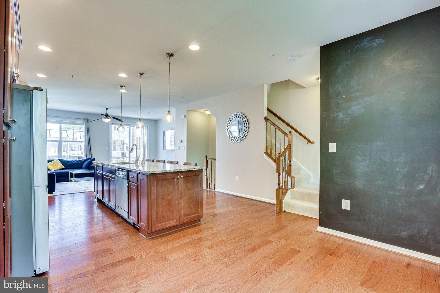 657 Anacostia Ave NE